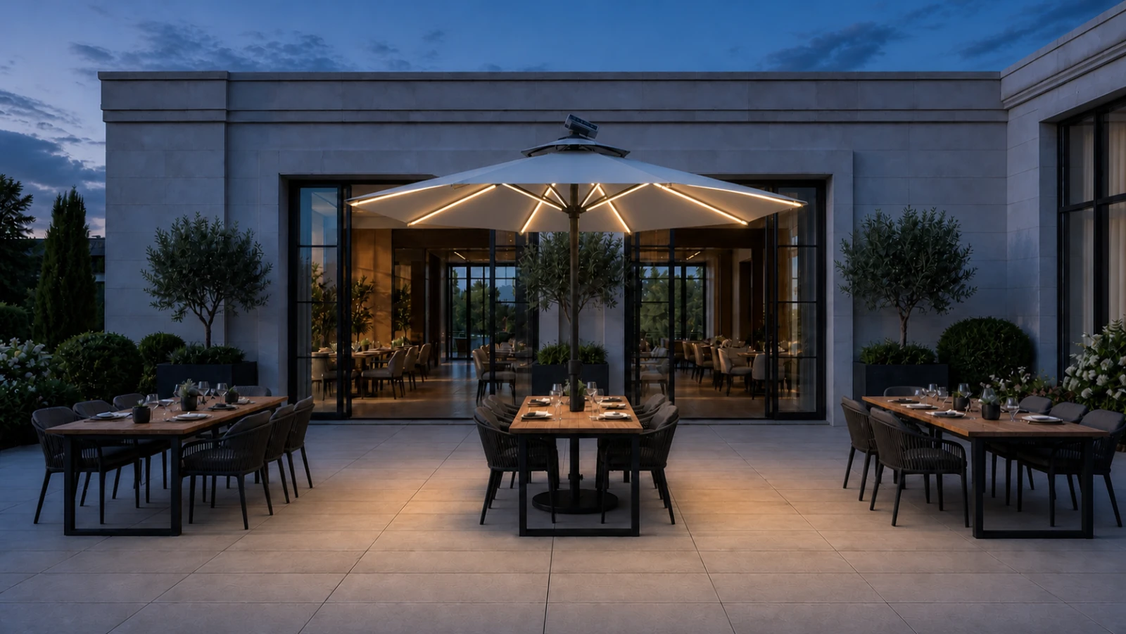 Runder Premium-Sonnenschirm Enjoy mit LED-Licht am Abend
