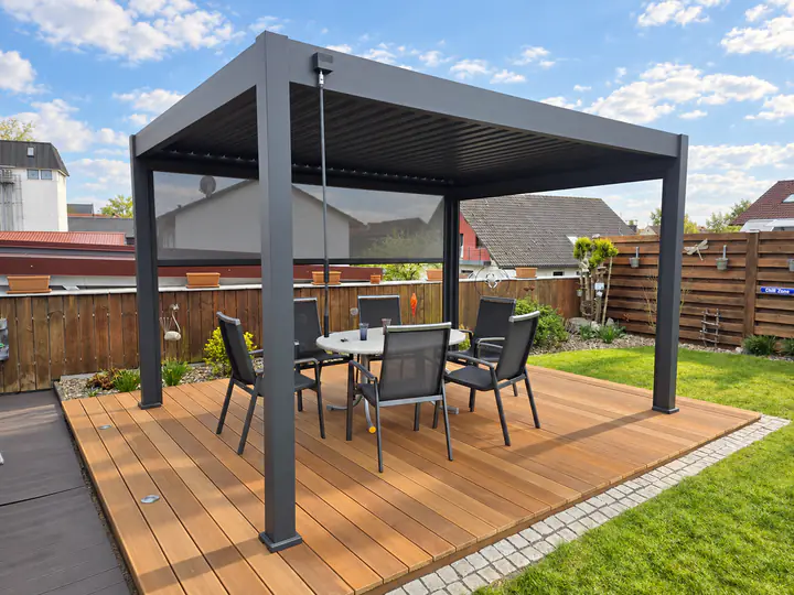 Freistehende Pergola Classic in Anthrazit mit offener Seite